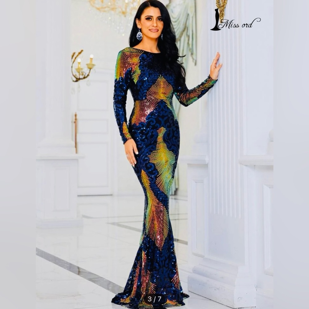 🪩✨NWT🪩✨Gorgeous Holographic Sequin Backless Bodycon Formal Dress